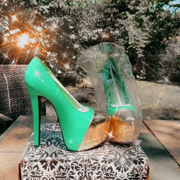 Platform Heels - Picture 1 of 2